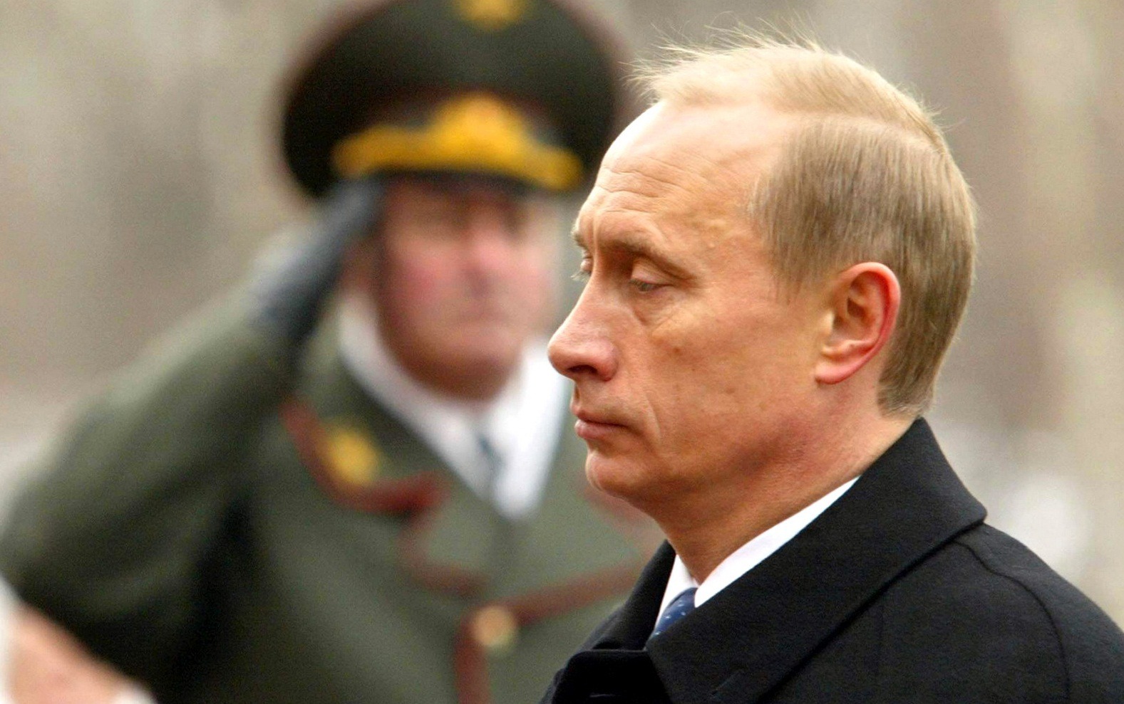 Владимир Путин в воинской части