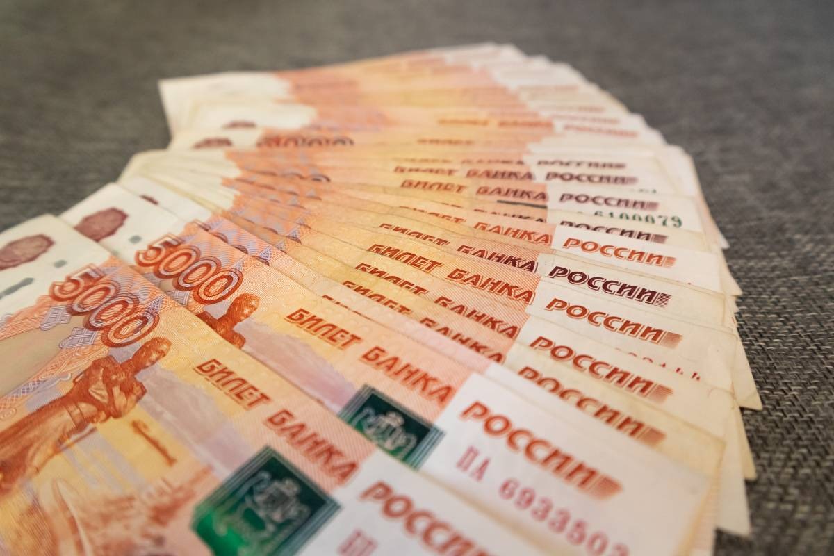 На содержание одного муниципального служащего администрации Пскова с начала года ушло в среднем более 60 тысяч рублей в месяц